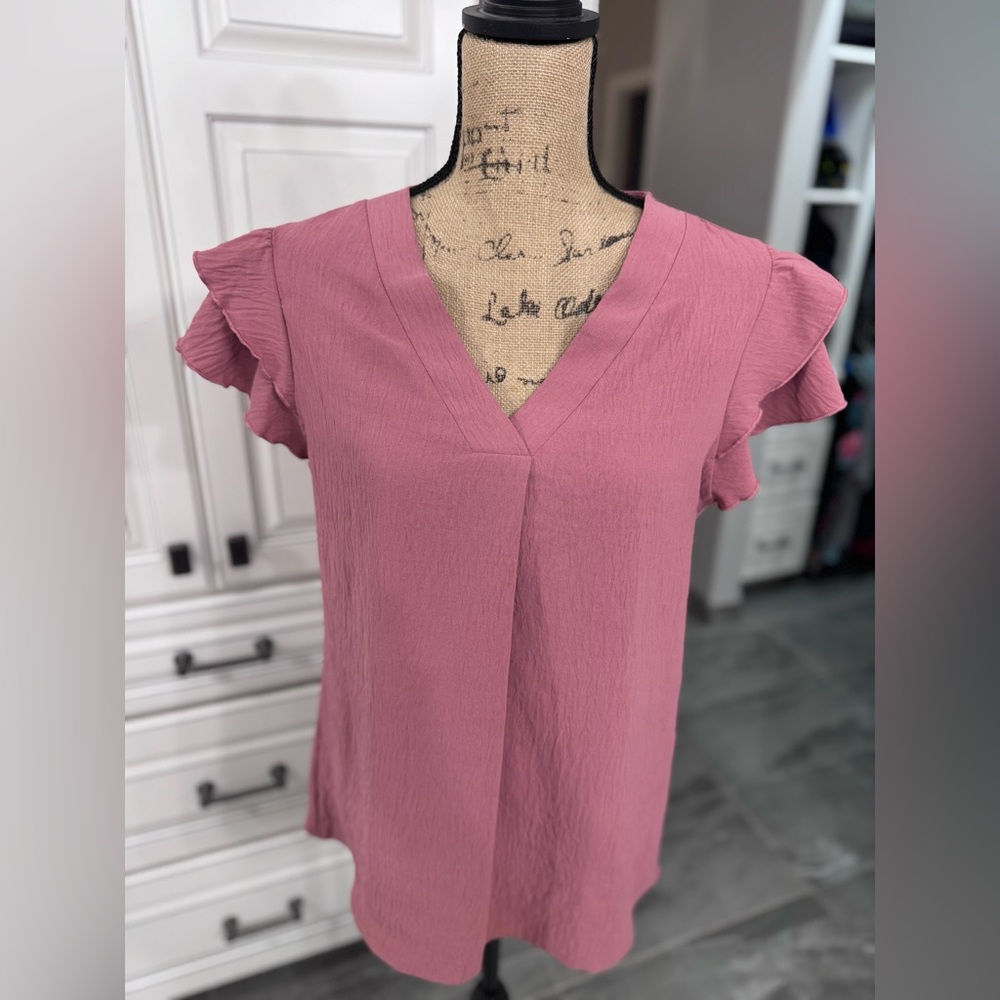 Elegant Short Sleeve Top, with elegant ruffles, in beautiful mauve/pink color!